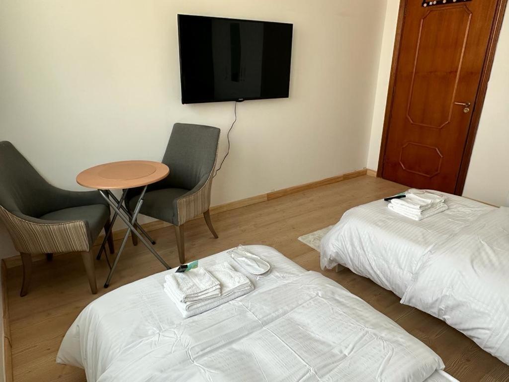 Two Single Beds Bedroom In The Heart Of The Homestay Abu Dhabi