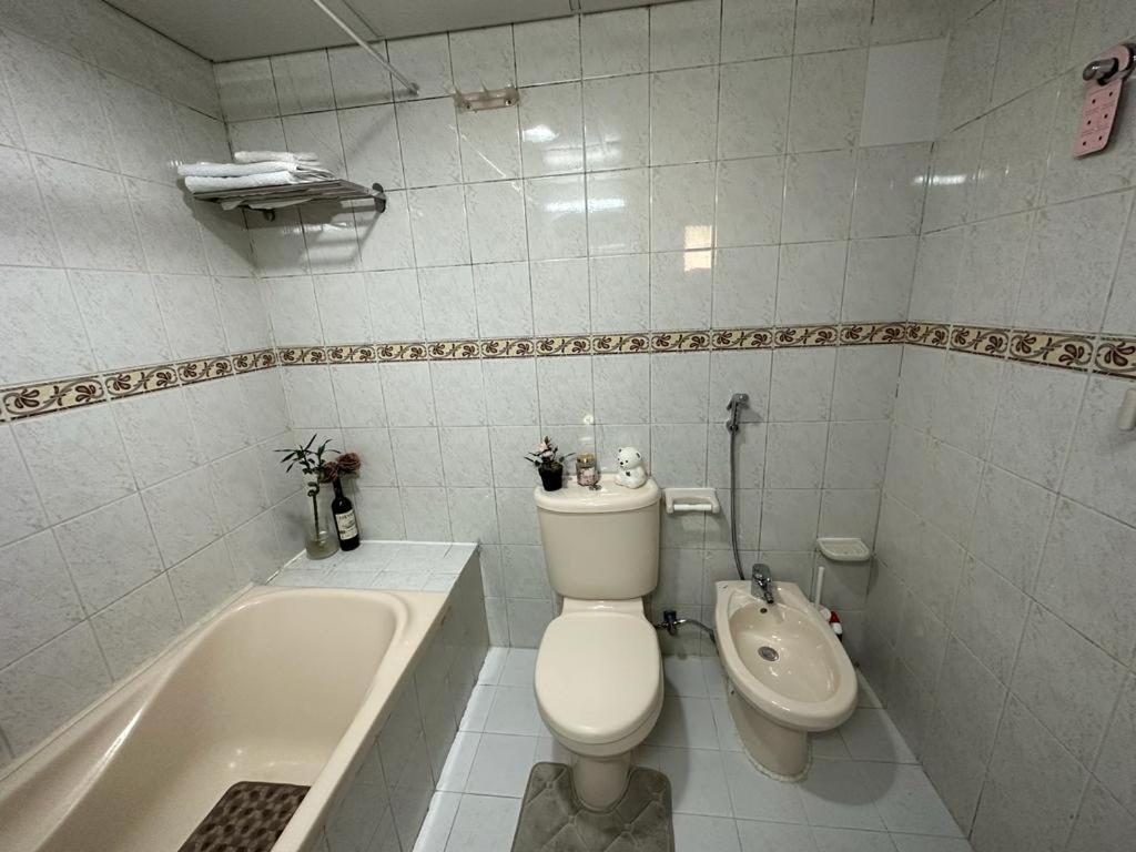 Two Single Beds Bedroom In The Heart Of The Homestay